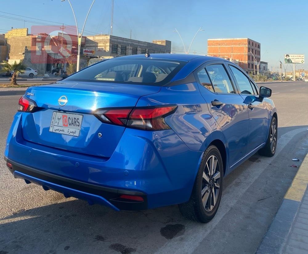 نيسان فيرسا